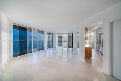 Condo in Miami Beach, Florida, 3 bedrooms  № 1944156 - photo 22