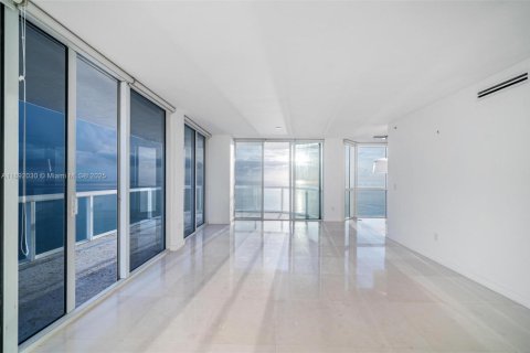 Condo in Miami Beach, Florida, 3 bedrooms  № 1944156 - photo 12
