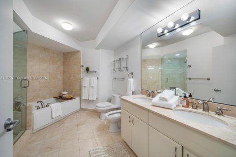 Condo in Miami Beach, Florida, 3 bedrooms  № 1944156 - photo 4