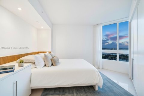 Condo in Miami Beach, Florida, 3 bedrooms  № 1944156 - photo 5