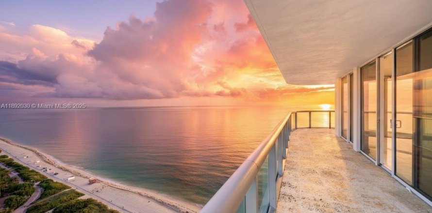 Condo in Miami Beach, Florida, 3 bedrooms № 1944156