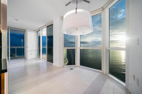 Condo in Miami Beach, Florida, 3 bedrooms  № 1944156 - photo 15