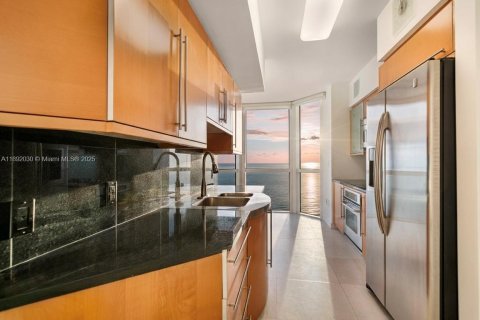 Condo in Miami Beach, Florida, 3 bedrooms  № 1944156 - photo 10