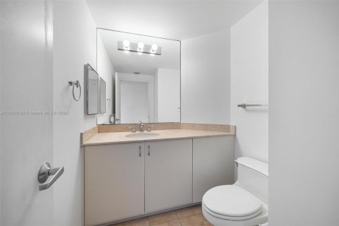 Condo in Miami Beach, Florida, 3 bedrooms  № 1944156 - photo 21