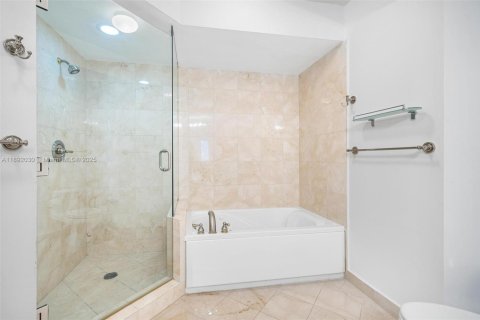 Condo in Miami Beach, Florida, 3 bedrooms  № 1944156 - photo 20