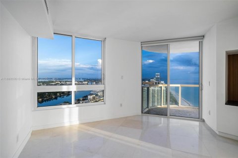Condo in Miami Beach, Florida, 3 bedrooms  № 1944156 - photo 8