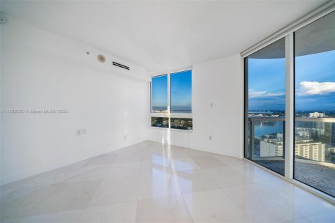 Condo in Miami Beach, Florida, 3 bedrooms  № 1944156 - photo 9