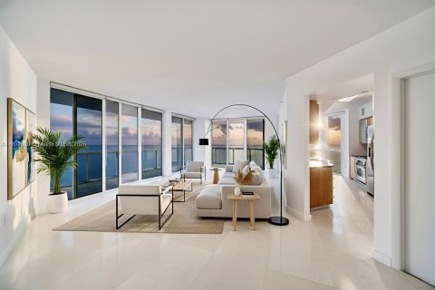 Condo in Miami Beach, Florida, 3 bedrooms  № 1944156 - photo 2