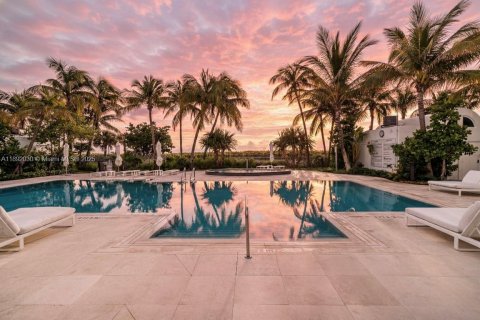 Condo in Miami Beach, Florida, 3 bedrooms  № 1944156 - photo 11