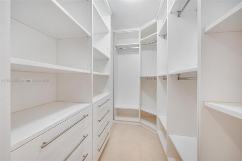 Condo in Miami Beach, Florida, 3 bedrooms  № 1944156 - photo 19