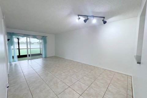 Copropriété à louer à Miramar, Floride: 2 chambres, 77.29 m2 № 2432290 - photo 4