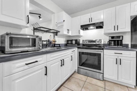 Condo à Miramar, Floride, 2 chambres  № 2432290