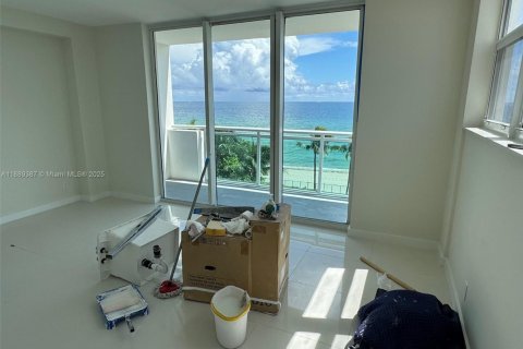 Copropriété à vendre à Hollywood, Floride: 2 chambres, 112.23 m2 № 1941457 - photo 4