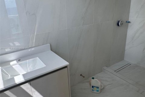 Condominio en venta en Hollywood, Florida, 2 dormitorios, 112.23 m2 № 1941457 - foto 11