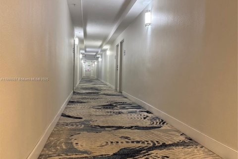 Condominio en venta en Hollywood, Florida, 2 dormitorios, 112.23 m2 № 1941457 - foto 16