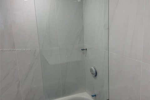 Condominio en venta en Hollywood, Florida, 2 dormitorios, 112.23 m2 № 1941457 - foto 13