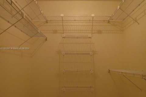 Condominio en venta en Margate, Florida, 1 dormitorio, 89.19 m2 № 2016002 - foto 10