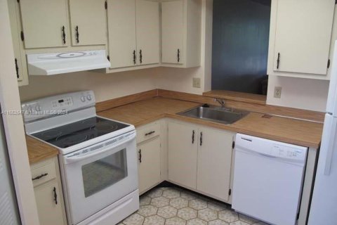 Condominio en Margate, Florida, 1 dormitorio  № 2016002