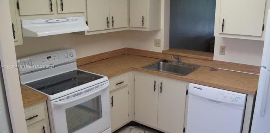 Condominio en Margate, Florida, 1 dormitorio № 2016002