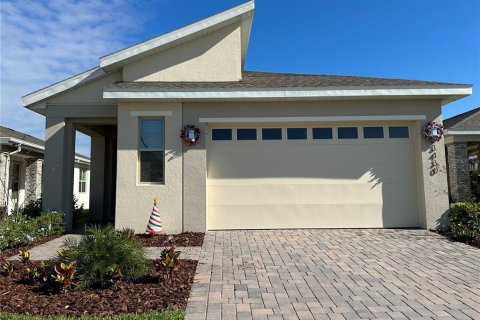 House in Saint Cloud, Florida 3 bedrooms, 174.28 sq.m. № 2196147