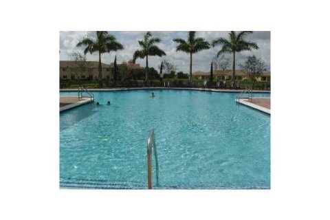 Condominio en alquiler en Homestead, Florida, 3 dormitorios, 98.66 m2 № 2432569 - foto 2