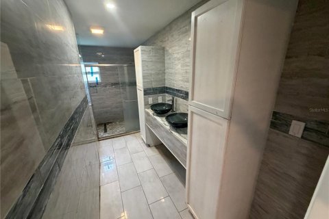 Casa en venta en Tampa, Florida, 4 dormitorios, 208.29 m2 № 2285070 - foto 26