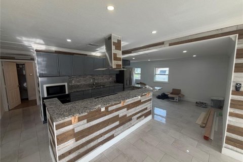Casa en venta en Tampa, Florida, 4 dormitorios, 208.29 m2 № 2285070 - foto 9