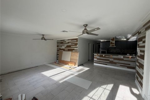 Casa en venta en Tampa, Florida, 4 dormitorios, 208.29 m2 № 2285070 - foto 7