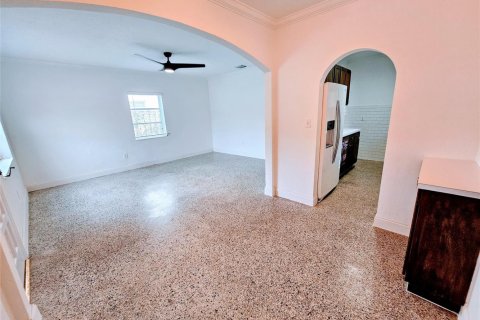 Villa ou maison à louer à North Miami Beach, Floride: 4 chambres, 98.1 m2 № 2416006 - photo 12