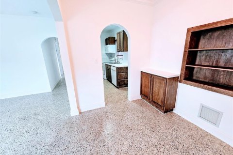 Villa ou maison à louer à North Miami Beach, Floride: 4 chambres, 98.1 m2 № 2416006 - photo 4