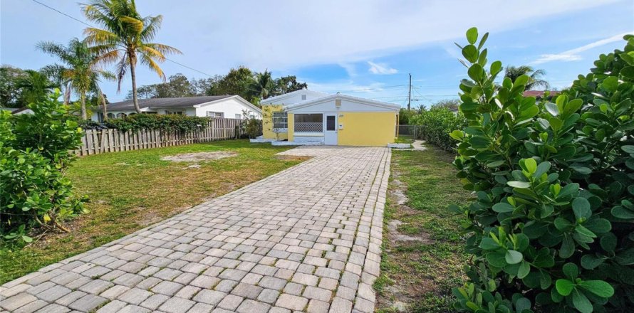 Villa ou maison à North Miami Beach, Floride 4 chambres, 98.1 m2 № 2416006