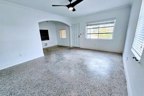 Villa ou maison à louer à North Miami Beach, Floride: 4 chambres, 98.1 m2 № 2416006 - photo 3
