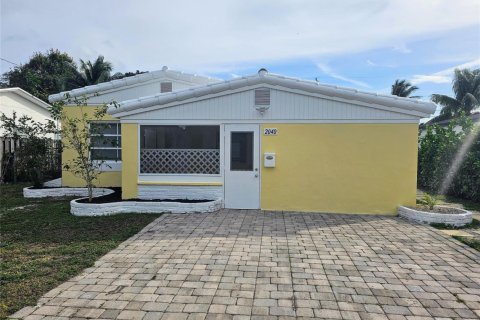 Villa ou maison à louer à North Miami Beach, Floride: 4 chambres, 98.1 m2 № 2416006 - photo 2