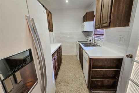 Villa ou maison à louer à North Miami Beach, Floride: 4 chambres, 98.1 m2 № 2416006 - photo 8