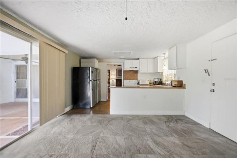 House in Rockledge, Florida 3 bedrooms, 123.93 sq.m. № 2198727 - photo 12