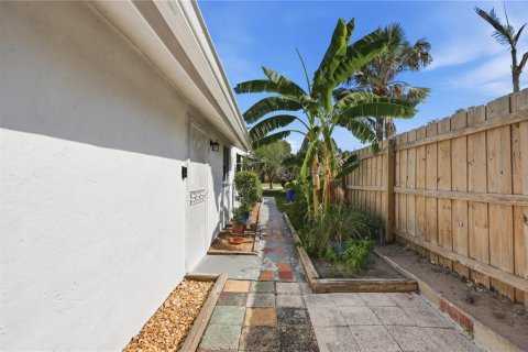 House in Rockledge, Florida 3 bedrooms, 123.93 sq.m. № 2198727 - photo 18