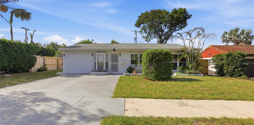 House in Rockledge, Florida 3 bedrooms, 123.93 sq.m. № 2198727