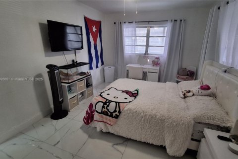 House in Miami, Florida 3 bedrooms, 160.91 sq.m. № 1948898 - photo 4