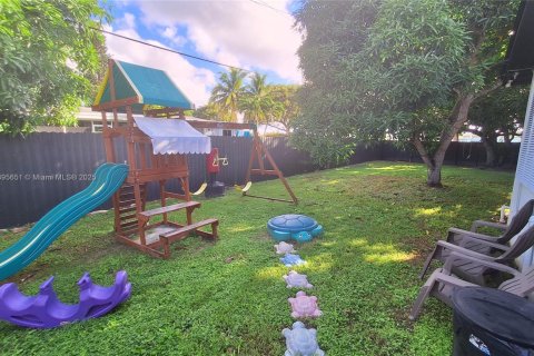 House in Miami, Florida 3 bedrooms, 160.91 sq.m. № 1948898 - photo 27