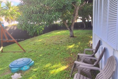 House in Miami, Florida 3 bedrooms, 160.91 sq.m. № 1948898 - photo 29