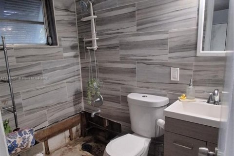 House in Miami, Florida 3 bedrooms, 160.91 sq.m. № 1948898 - photo 8