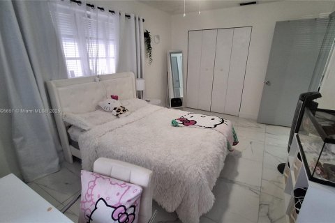 House in Miami, Florida 3 bedrooms, 160.91 sq.m. № 1948898 - photo 3