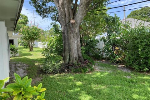 Condo in Pinellas Park, Florida, 2 bedrooms № 2197983 - photo 23