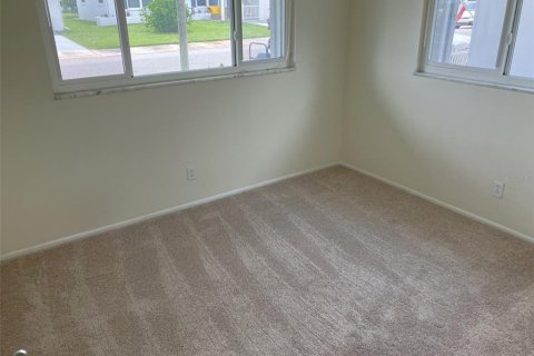 Condo in Pinellas Park, Florida, 2 bedrooms № 2197983 - photo 20