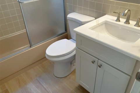 Condo in Pinellas Park, Florida, 2 bedrooms № 2197983 - photo 19