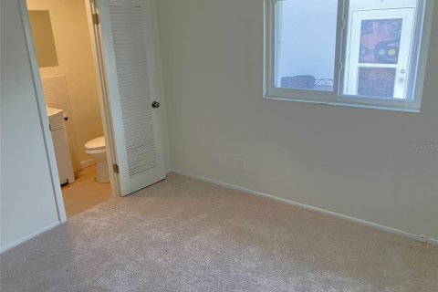 Condo in Pinellas Park, Florida, 2 bedrooms № 2197983 - photo 16