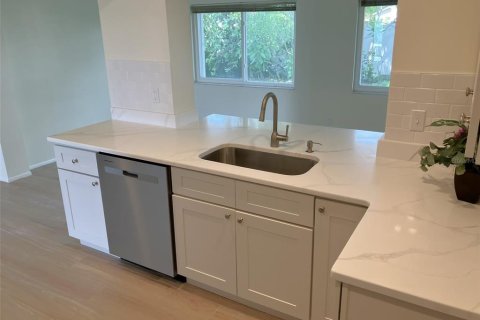 Condo in Pinellas Park, Florida, 2 bedrooms № 2197983 - photo 6