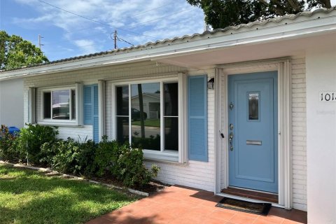 Condo in Pinellas Park, Florida, 2 bedrooms № 2197983 - photo 3
