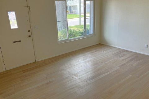 Condo in Pinellas Park, Florida, 2 bedrooms № 2197983 - photo 8