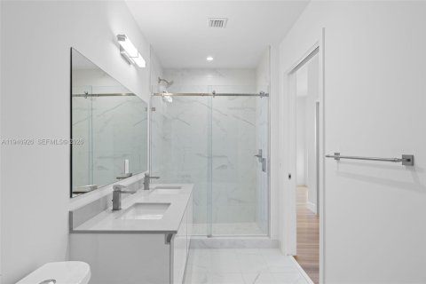 Apartment in Hallandale Beach, Florida 2 bedrooms, 137.77 sq.m. № 2002979 - photo 25